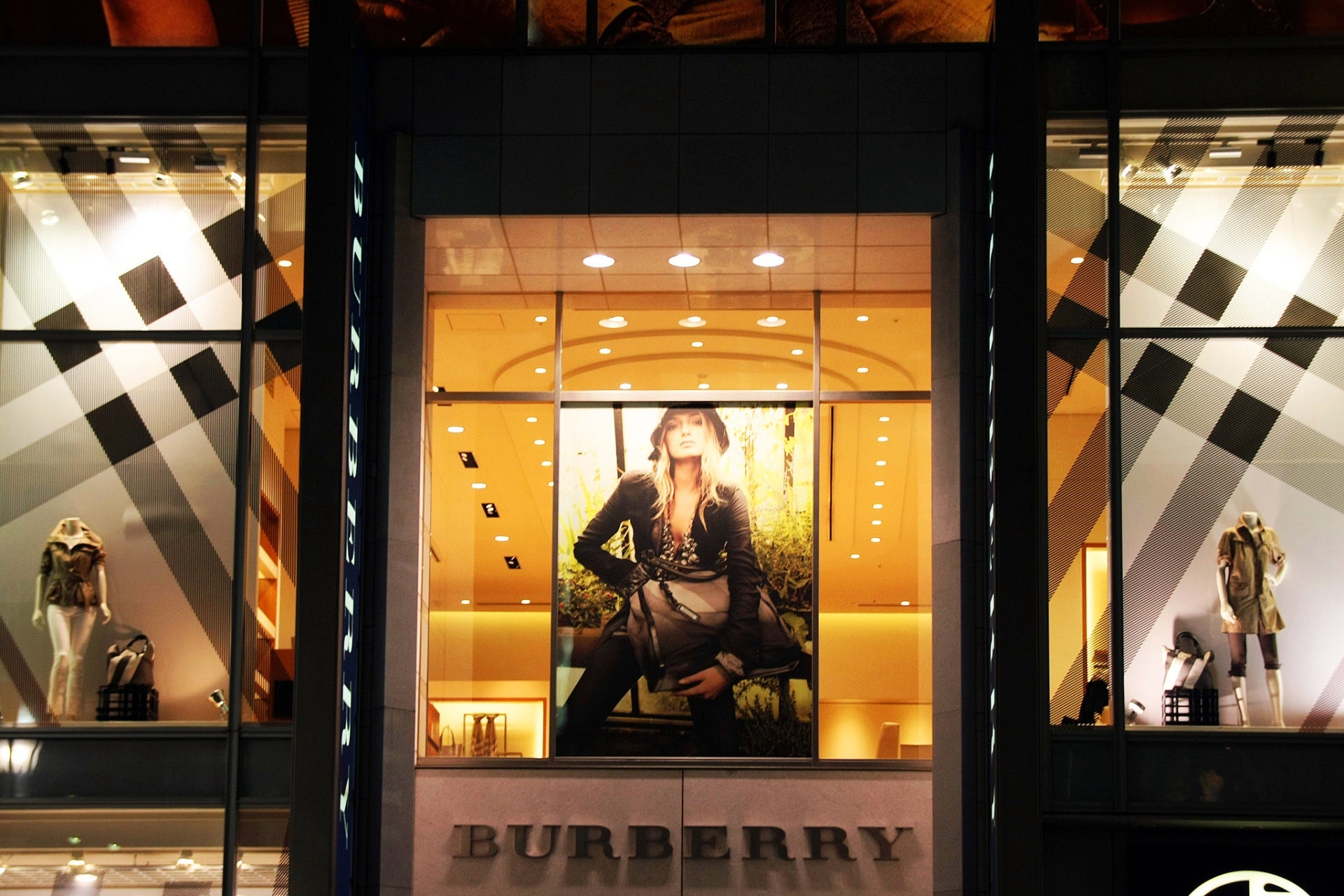 burberry store japan