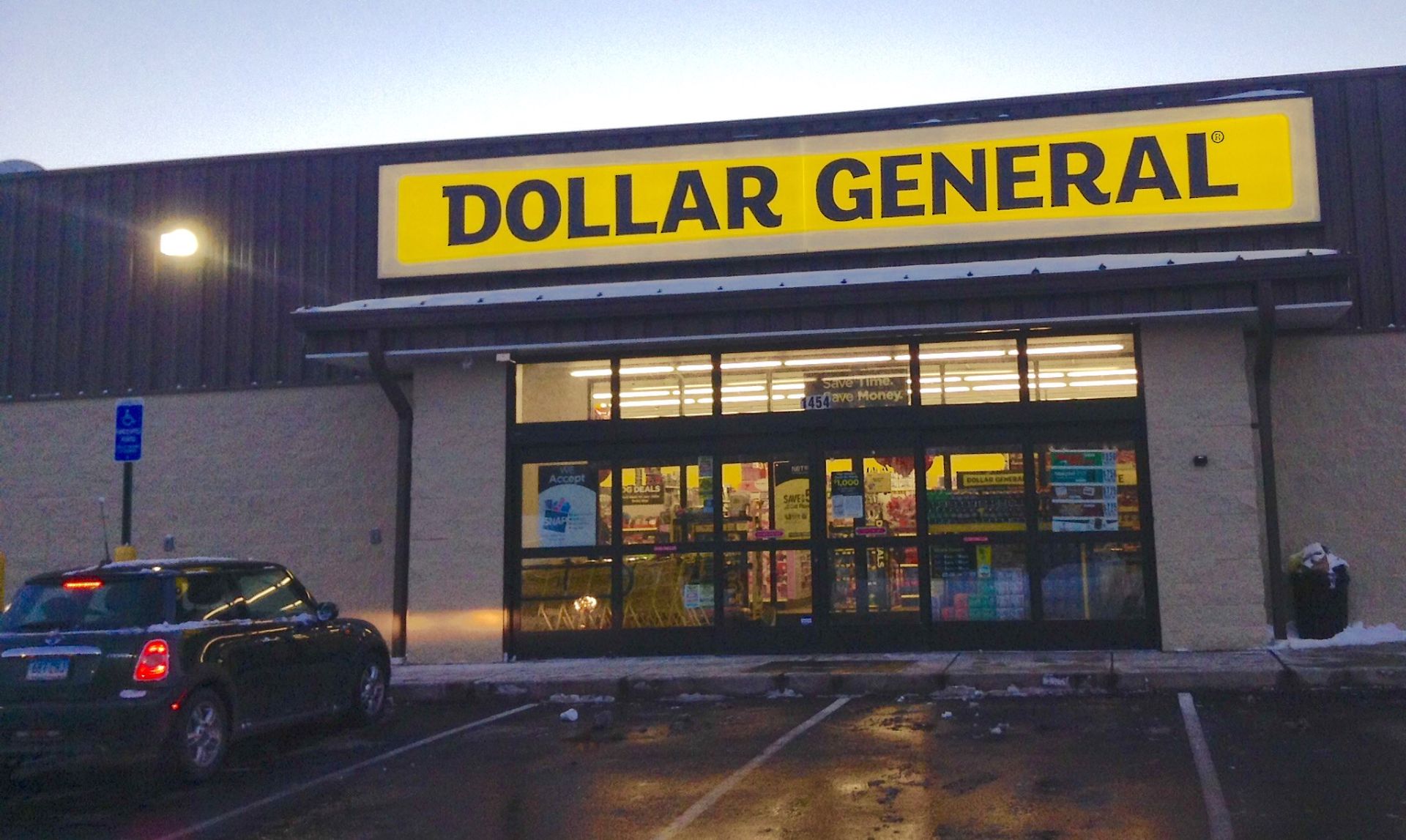 Dollar General aims to recruit thousands of candidates