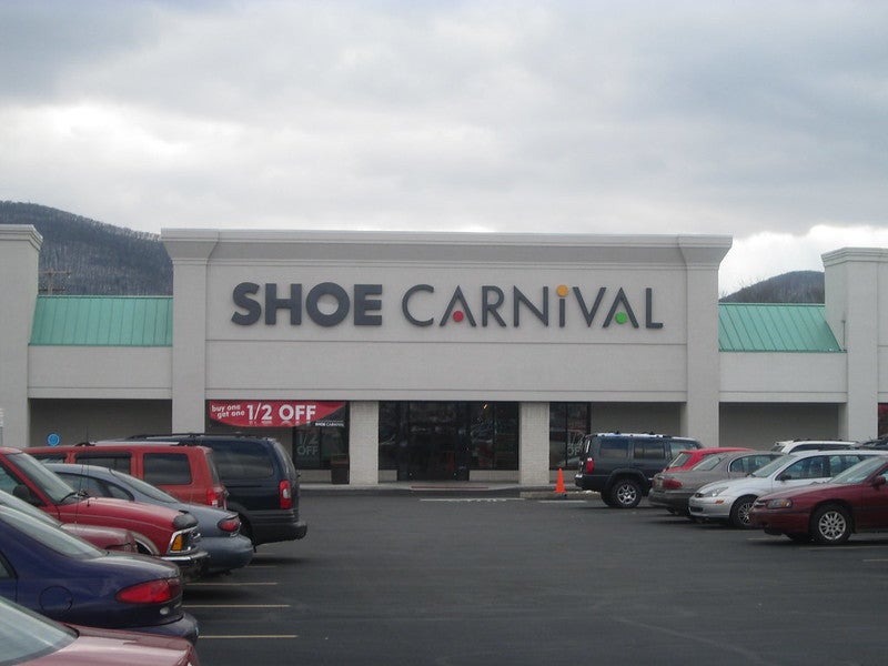 Time does deals shoe carnival close