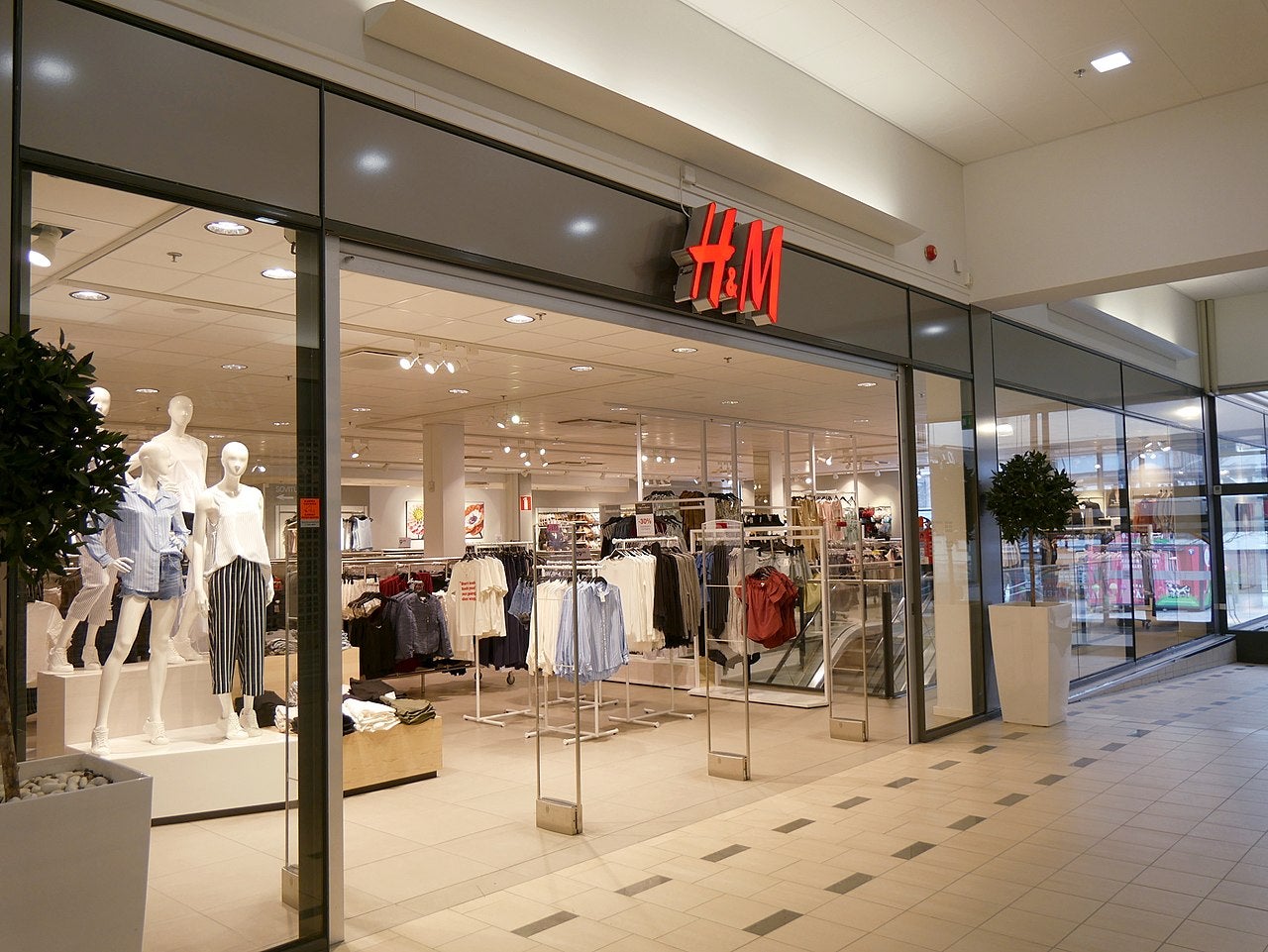 H&M registers 23% growth in first-quarter net sales for FY22 H&M registers 23% growth in first-quarter net sales for FY22