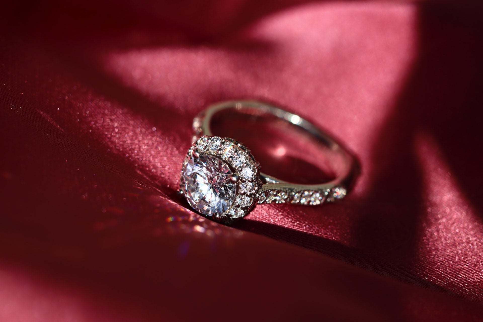 Signet to buy online jewellery retailer Blue Nile for $360m Signet to buy online jewellery retailer Blue Nile for $360m