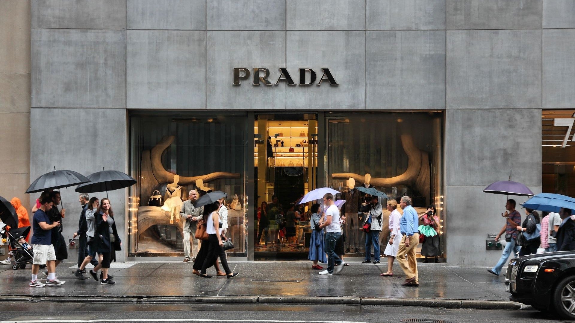 Prada acquires Fifth Avenue store in New York City