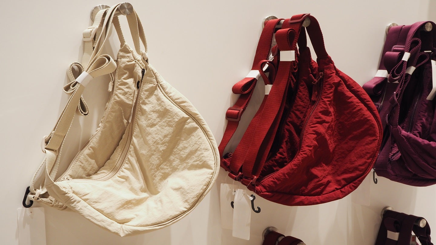Check styling ideas for「Round Mini Shoulder Bag」| UNIQLO US