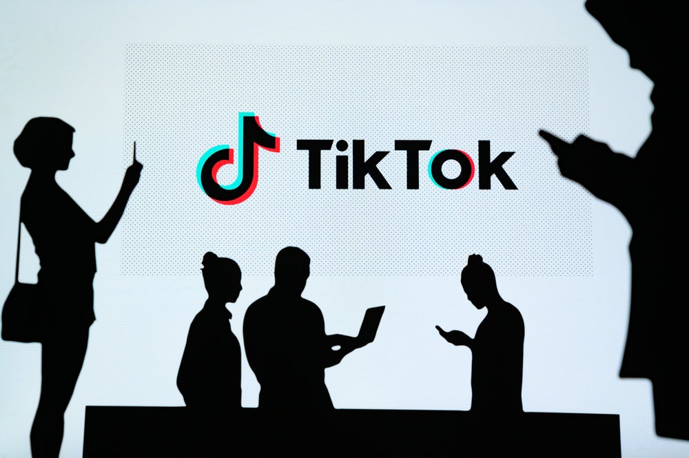 Rata-rata pengecer kecil di TikTok mempertahankan jumlah pengikut antara 10,000 hingga 25,000. Kredit: kovop melalui Shutterstock.