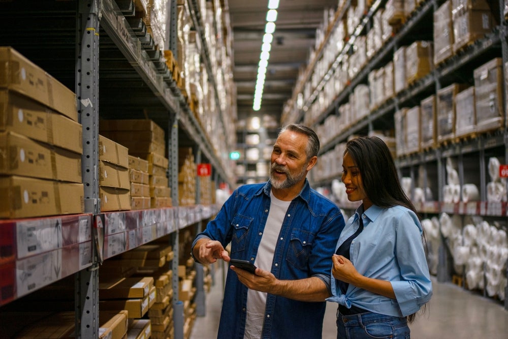 US retail imports stay strong as demand holds